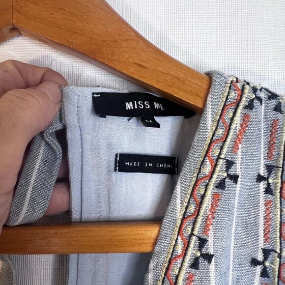Miss Me Sleeveless Linen Blend Dress Embroidered Striped Low Back Size MD Boho - Picture 7 of 9
